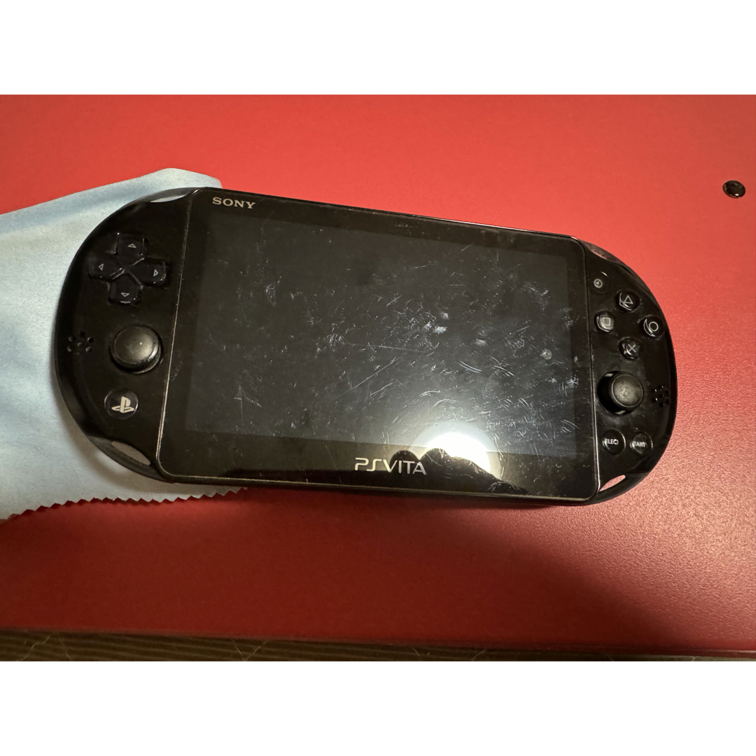 PlayStation Vita(プレイステーションヴィータ)のvita  3.60  ブラック　4番 エンタメ/ホビーのゲームソフト/ゲーム機本体(携帯用ゲーム機本体)の商品写真