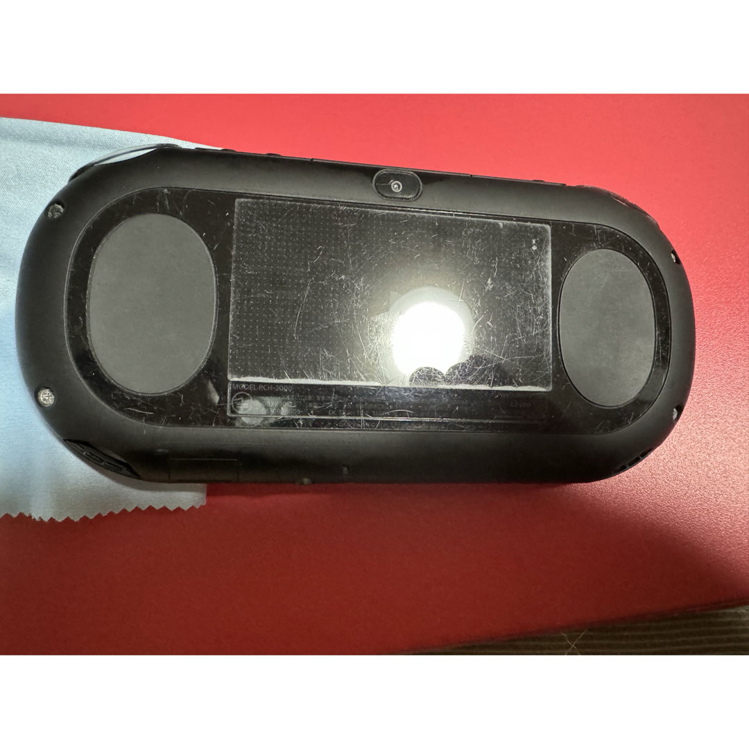PlayStation Vita(プレイステーションヴィータ)のvita  3.60  ブラック　4番 エンタメ/ホビーのゲームソフト/ゲーム機本体(携帯用ゲーム機本体)の商品写真