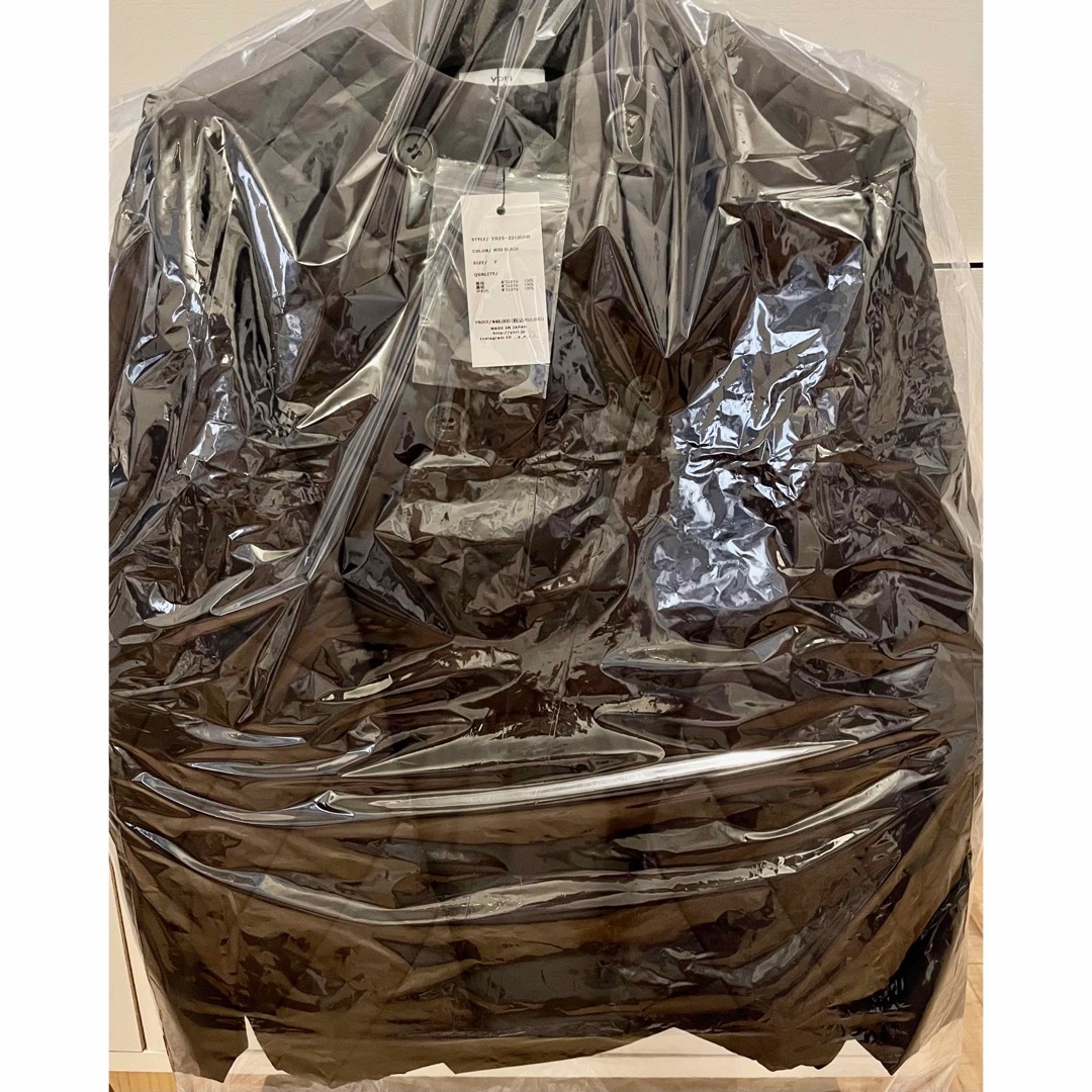 yori ヘムフリルキルトショートコート(ブラック） 【2023AW】 レディースのジャケット/アウター(ノーカラージャケット)の商品写真