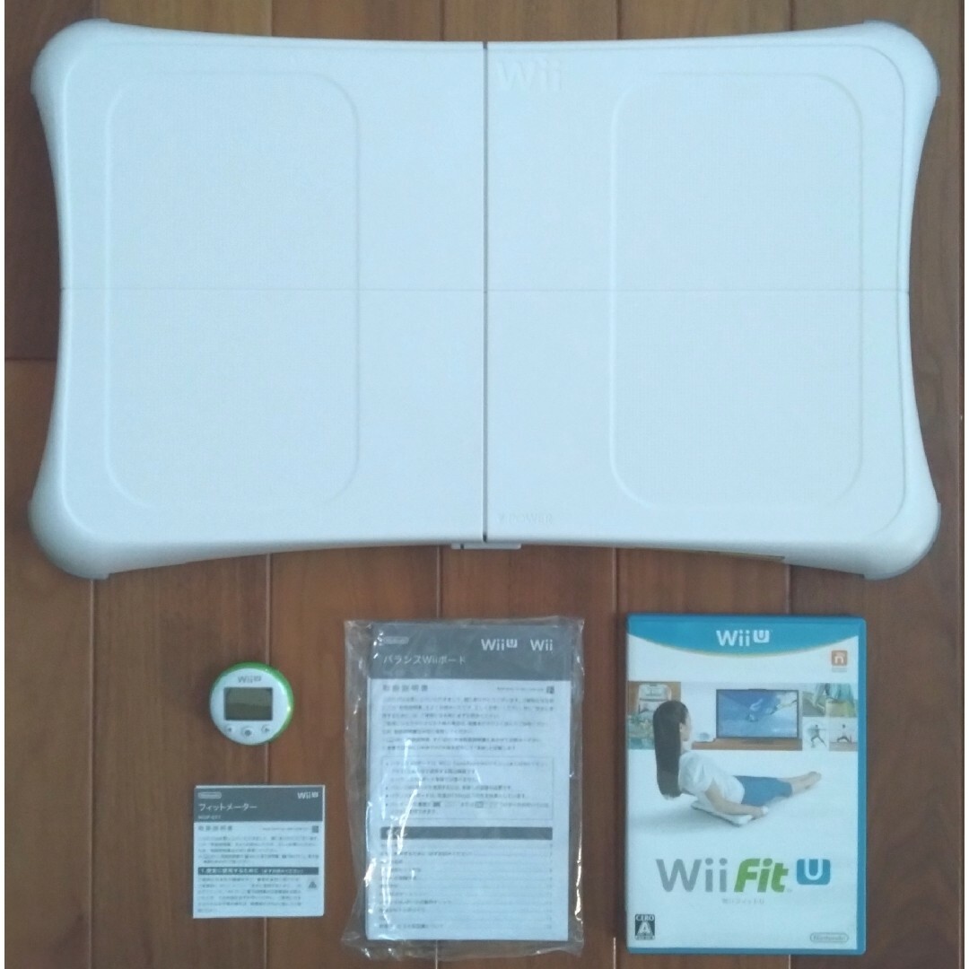 Wii U+Wii Fit U（クロ）/ 目立つ汚れ、傷無し