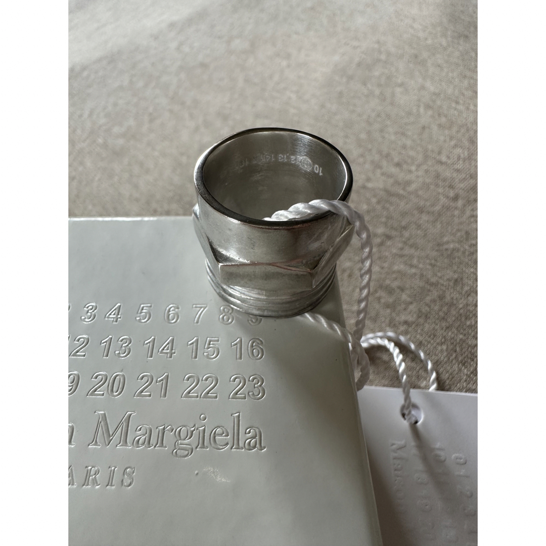 Maison Martin Margiela(マルタンマルジェラ)のM新品 メゾン マルジェラ ボルトナット リング シルバー 指輪 アクセサリー レディースのアクセサリー(リング(指輪))の商品写真