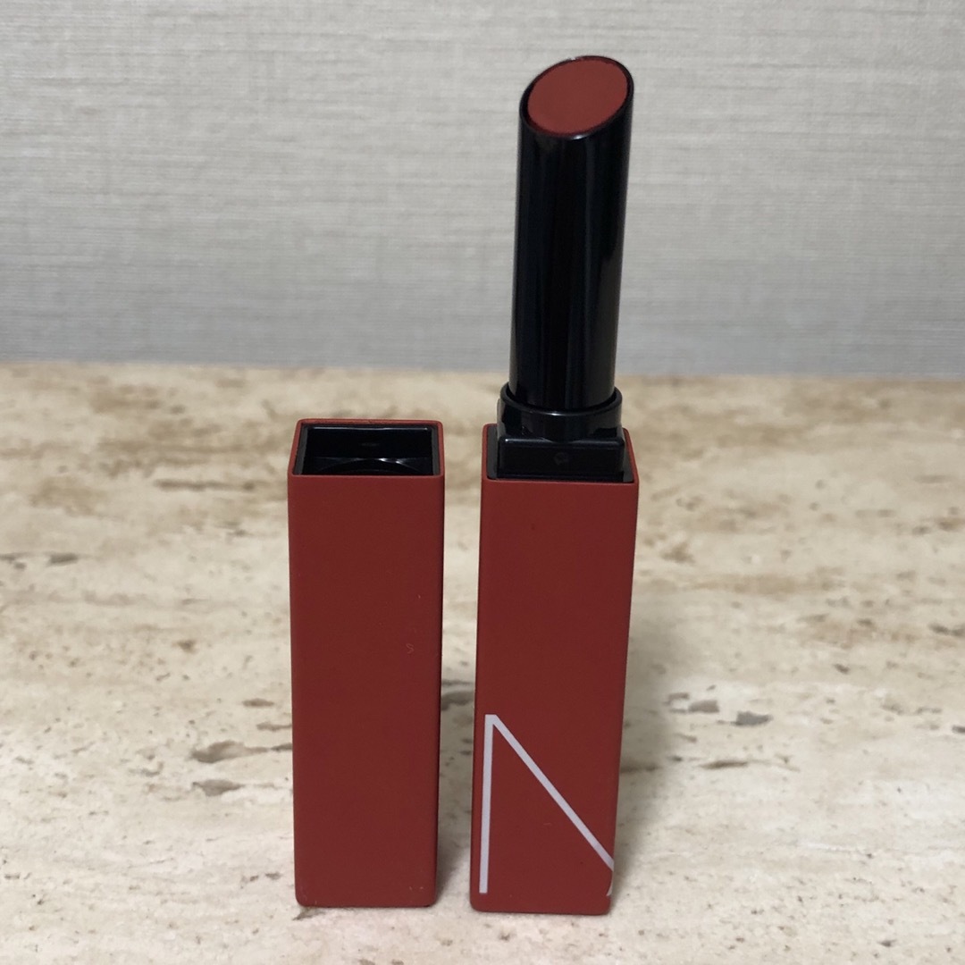 NARS(ナーズ)のNARS パワーマット リップスティック 133 TOO HOT TO HOLD コスメ/美容のベースメイク/化粧品(口紅)の商品写真