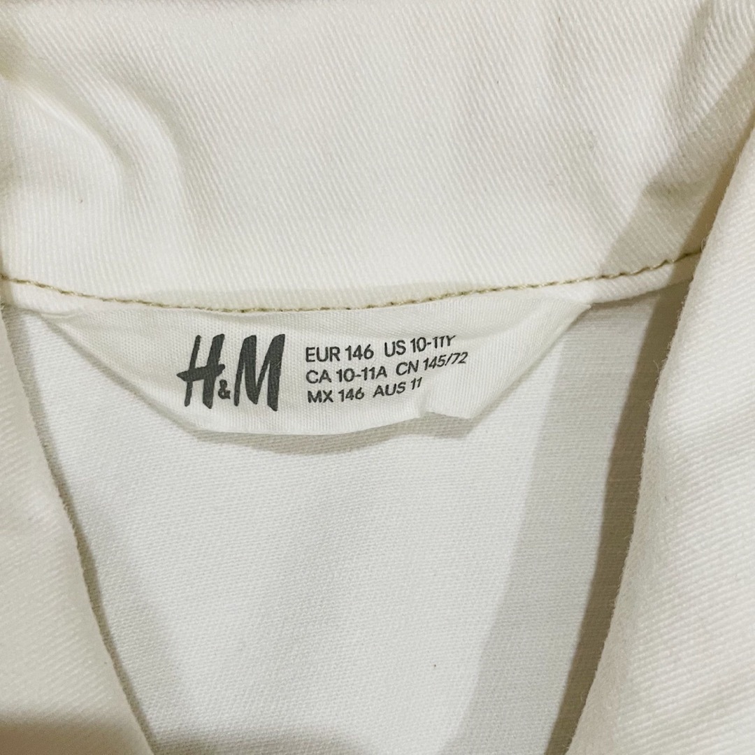 H&M(エイチアンドエム)のホワイト　デニム　ジャケット キッズ/ベビー/マタニティのキッズ服女の子用(90cm~)(ジャケット/上着)の商品写真