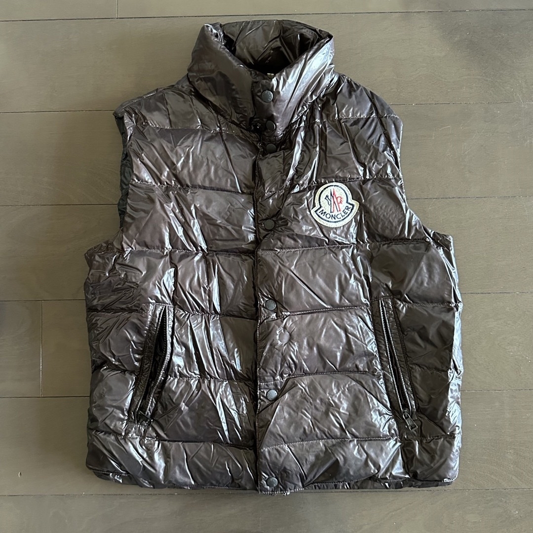 MONCLER(モンクレール)のモンクレール　ダウンベスト メンズのジャケット/アウター(ダウンベスト)の商品写真