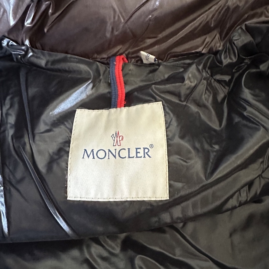 MONCLER(モンクレール)のモンクレール　ダウンベスト メンズのジャケット/アウター(ダウンベスト)の商品写真