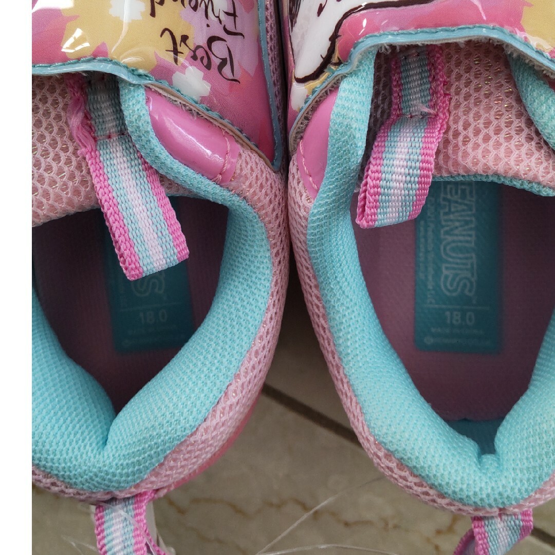 新品　サイズ18☆スヌーピー　スニーカー　靴 キッズ/ベビー/マタニティのキッズ靴/シューズ(15cm~)(スニーカー)の商品写真
