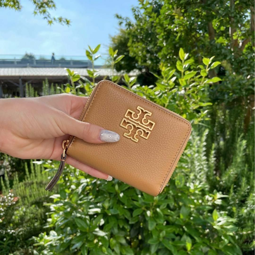 新品未使用☆TORY BURCH トリーバーチ　二つ折り財布　折り財布　ブラウン