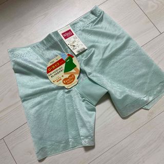 ウィング(Wing)のWing ローライズキュットアップパンツ(その他)