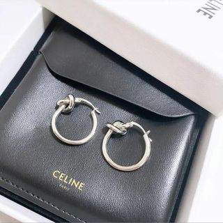 セリーヌ(celine)の❤️セリーヌ❤️ノットピアス シルバー(ピアス)