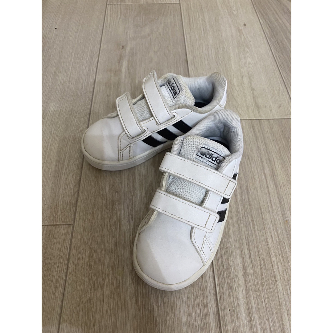 adidas(アディダス)のadidas kids スニーカー 男女兼用 キッズ/ベビー/マタニティのキッズ靴/シューズ(15cm~)(スニーカー)の商品写真