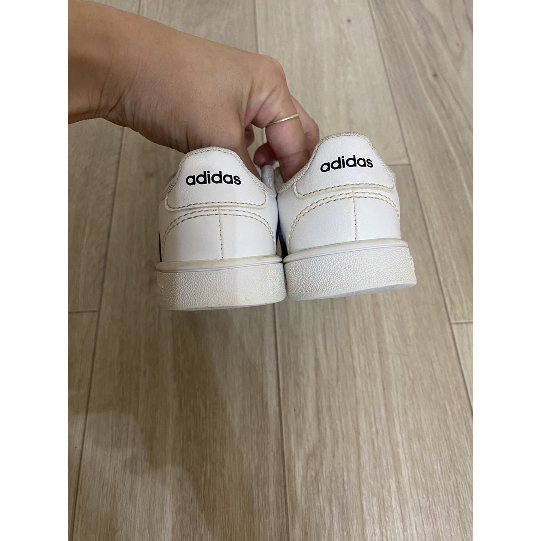 adidas(アディダス)のadidas kids スニーカー 男女兼用 キッズ/ベビー/マタニティのキッズ靴/シューズ(15cm~)(スニーカー)の商品写真