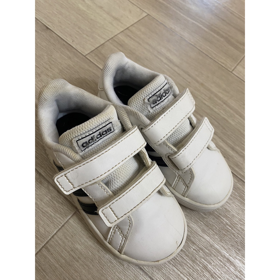 adidas(アディダス)のadidas kids スニーカー 男女兼用 キッズ/ベビー/マタニティのキッズ靴/シューズ(15cm~)(スニーカー)の商品写真