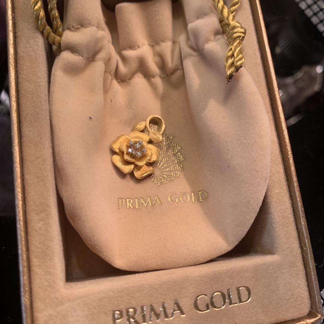 プリマゴールド　ダイヤ6石　ペンダント レディースのアクセサリー(ネックレス)の商品写真