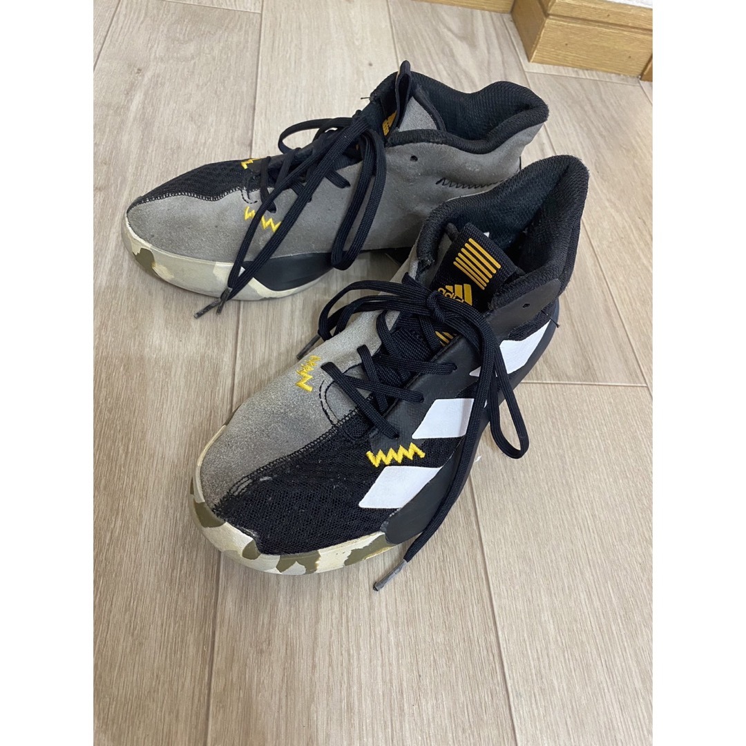 adidas(アディダス)のadidas スニーカー キッズ/ベビー/マタニティのキッズ靴/シューズ(15cm~)(スニーカー)の商品写真