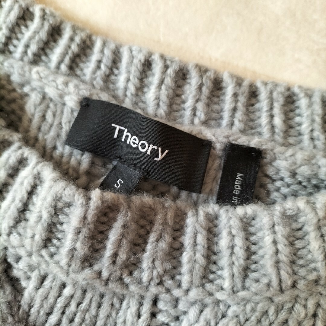 theory(セオリー)のセオリー　ケーブルニットセーター　長袖グレー　ウール　ベーシック　かわいい レディースのトップス(ニット/セーター)の商品写真