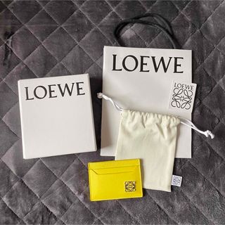 ロエベ(LOEWE)の派手目カラーで遊ぶロエベ アナグラムプレーンカードケース レモン(名刺入れ/定期入れ)