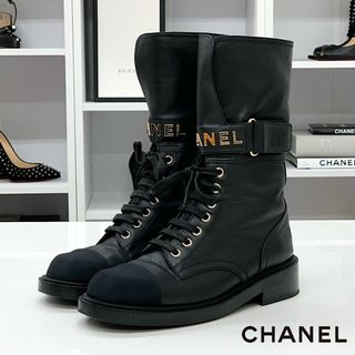 シャネル(CHANEL)の6585 シャネル レザー ロゴ レースアップ ショートブーツ ブラック(ブーツ)