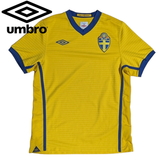 アンブロ(UMBRO)のUMBRO スウェーデン 2010-2011 ホーム ユニフォーム(Tシャツ/カットソー(半袖/袖なし))