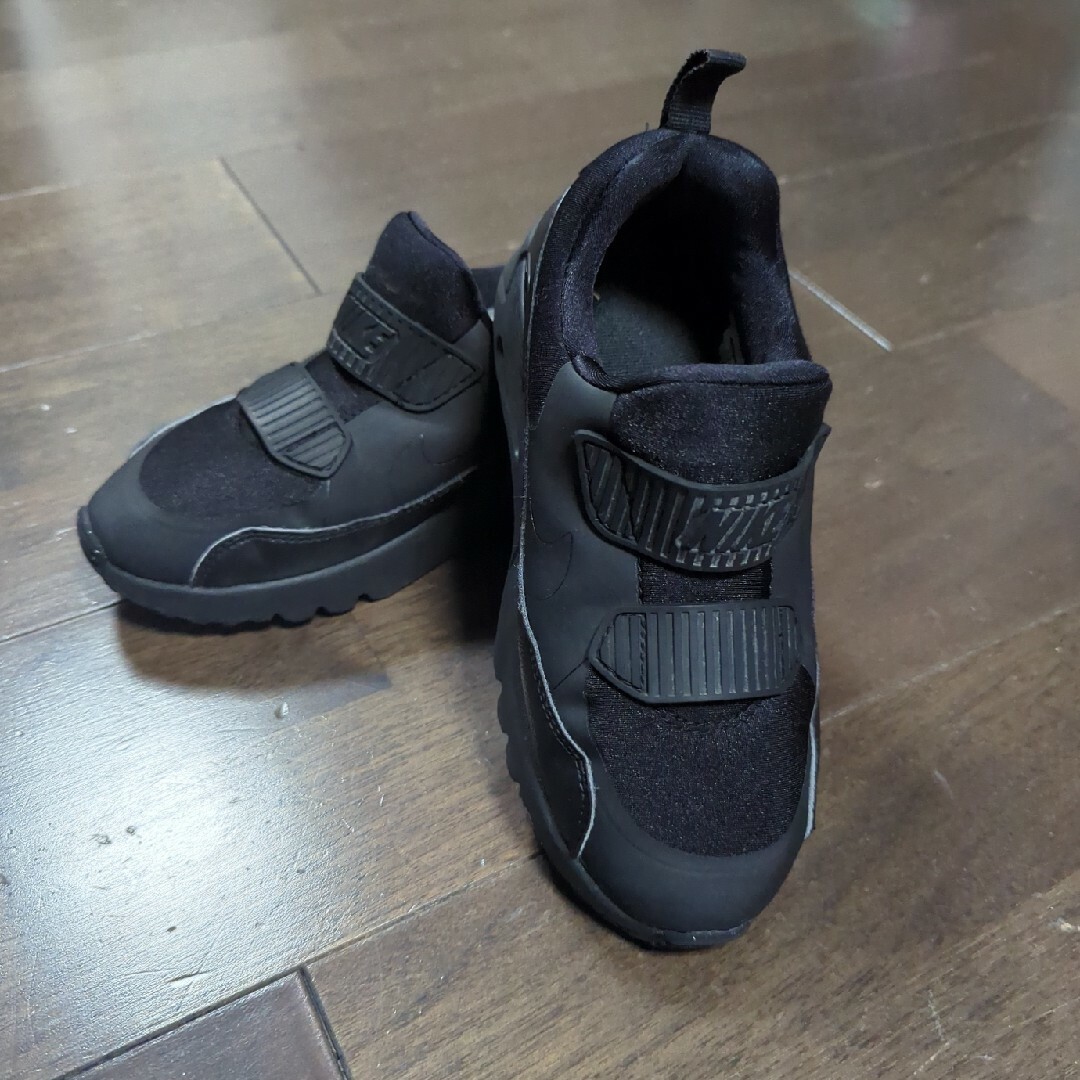 NIKEシューズ19㎝　黒 キッズ/ベビー/マタニティのキッズ靴/シューズ(15cm~)(スニーカー)の商品写真