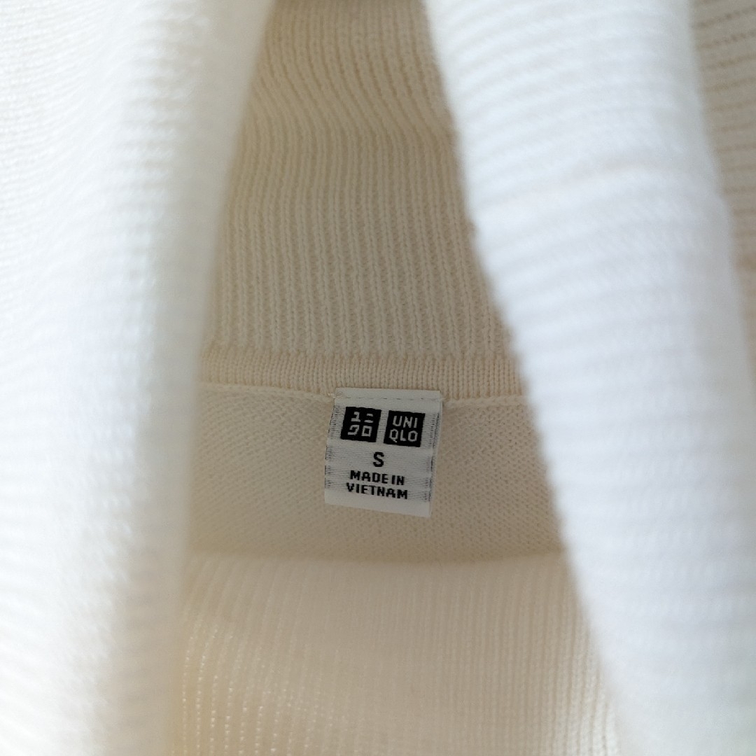 UNIQLO(ユニクロ)のUNIQLO エクストラファインメリノタートルネックセーター アイボリー S メンズのトップス(ニット/セーター)の商品写真