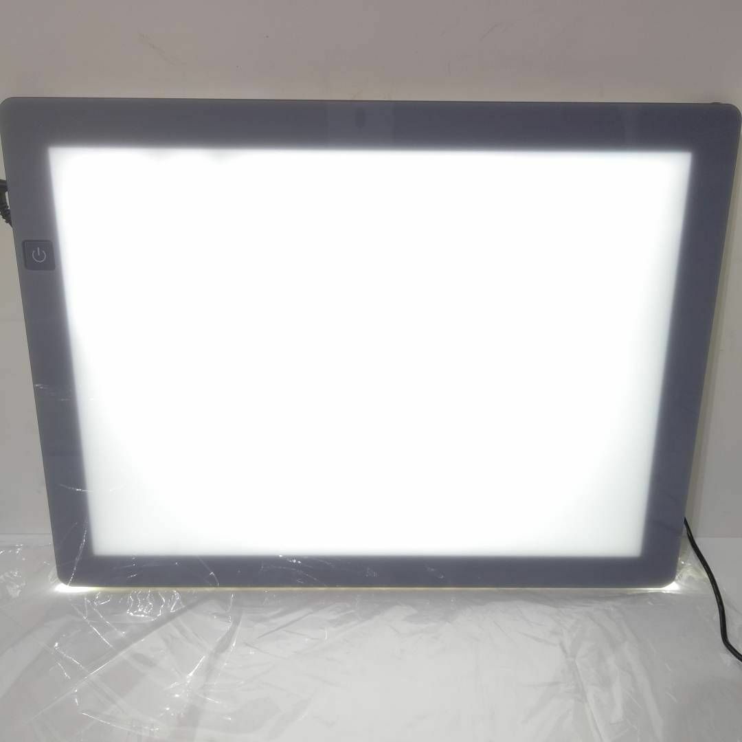 【美品】トレビュアー 調光機能付 LEDトレース台 B4サイズ 薄型 調光機能 スマホ/家電/カメラのスマホ/家電/カメラ その他(その他)の商品写真