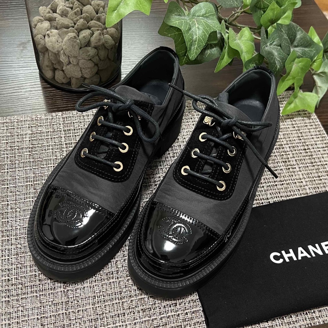 CHANEL シャネル 靴 ローファー エナメル ひも靴 ブラック 布袋付き | フリマアプリ ラクマ