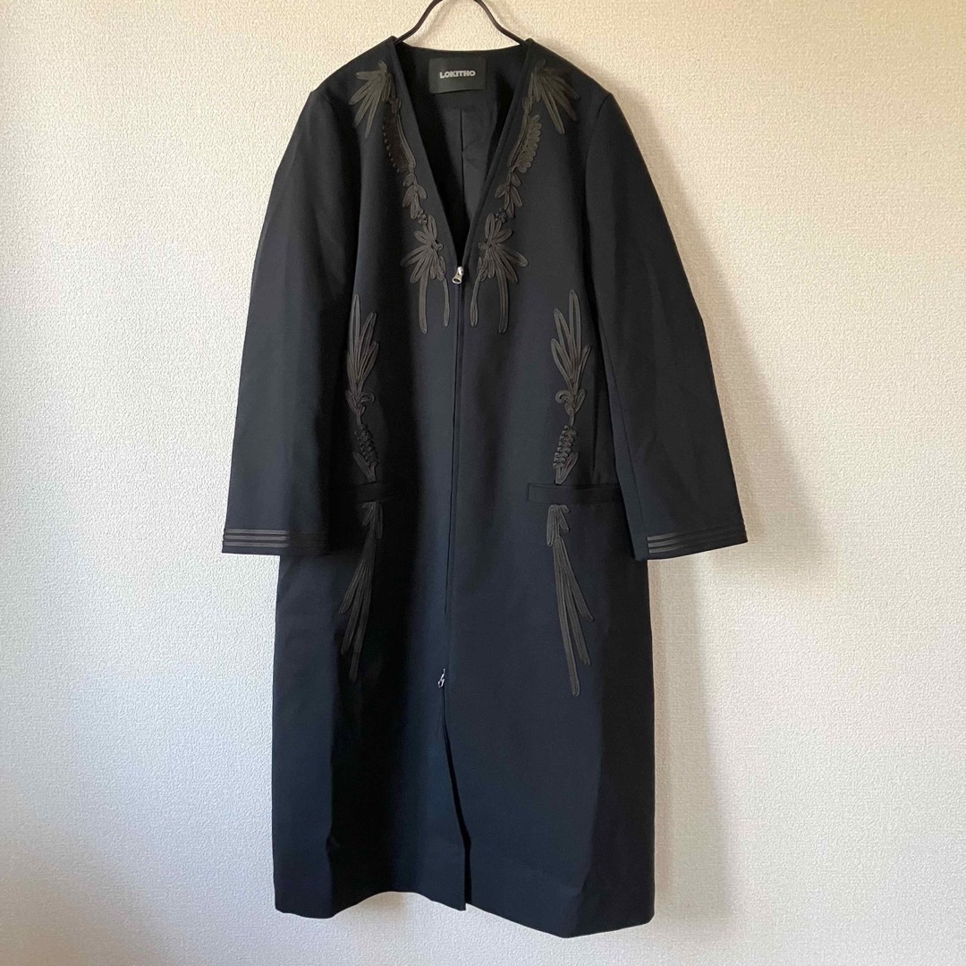 LOKITHO(ロキト)のLOKITHO 23AW CORD EMB.COAT 1 NVYBRW レディースのジャケット/アウター(ロングコート)の商品写真