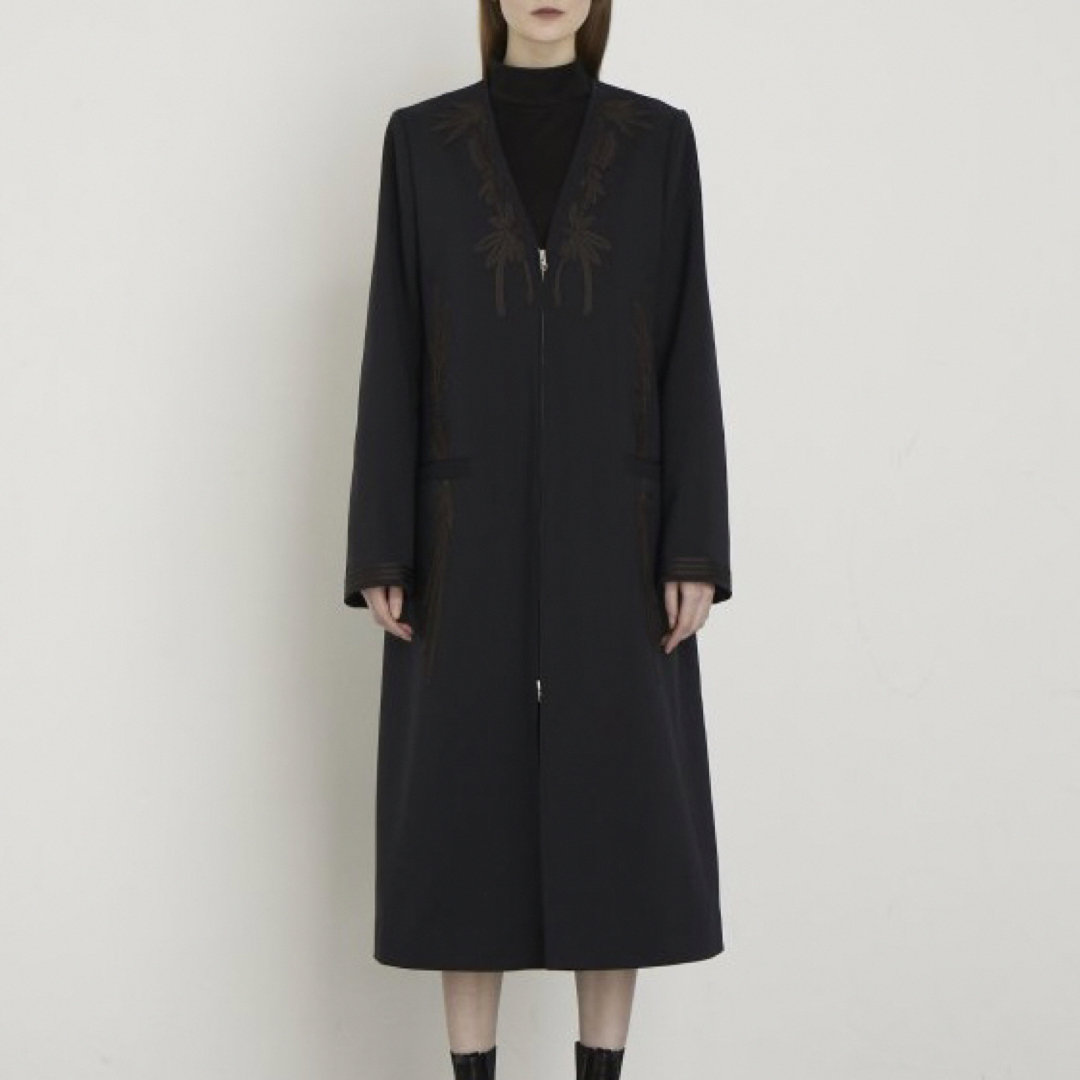 LOKITHO(ロキト)のLOKITHO 23AW CORD EMB.COAT 1 NVYBRW レディースのジャケット/アウター(ロングコート)の商品写真