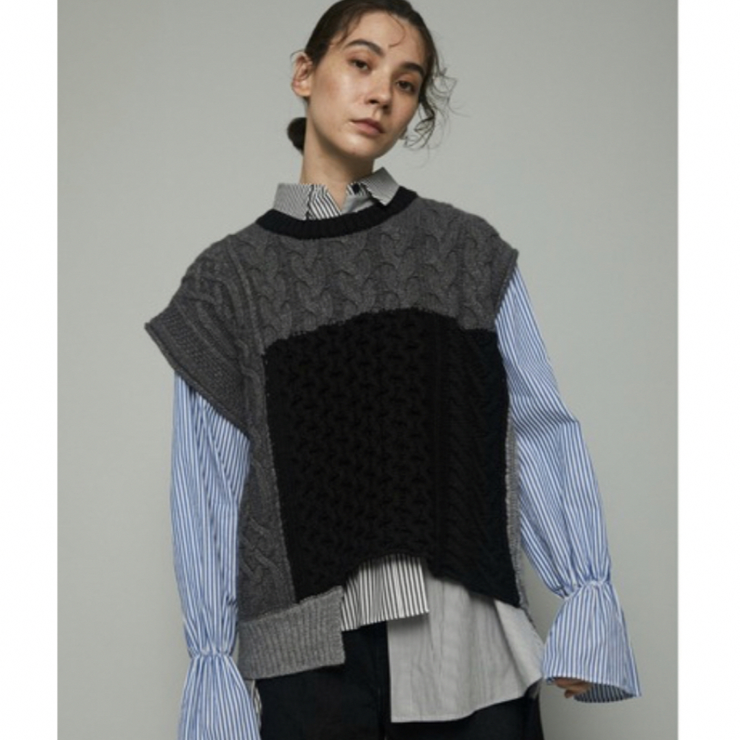 HeRIN.CYE(ヘリンドットサイ)のHeRIN.CYE   Cable pattern vest レディースのトップス(ニット/セーター)の商品写真