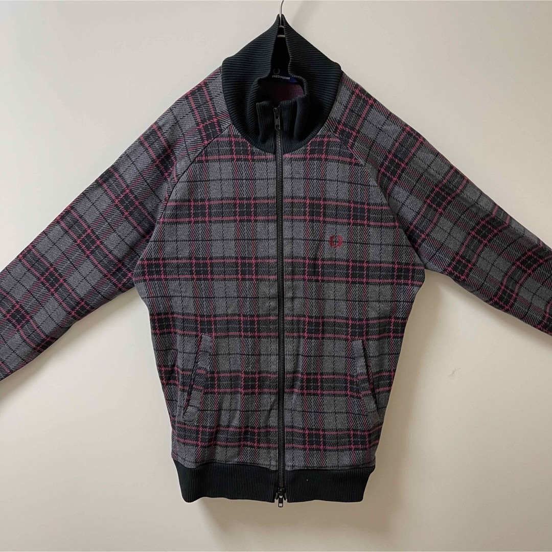 FRED PERRY - 美品 M】フレッドペリー刺繍トラックジャケット FRED PERRY - 美品 M】フレッドペリー刺繍トラックジャケット