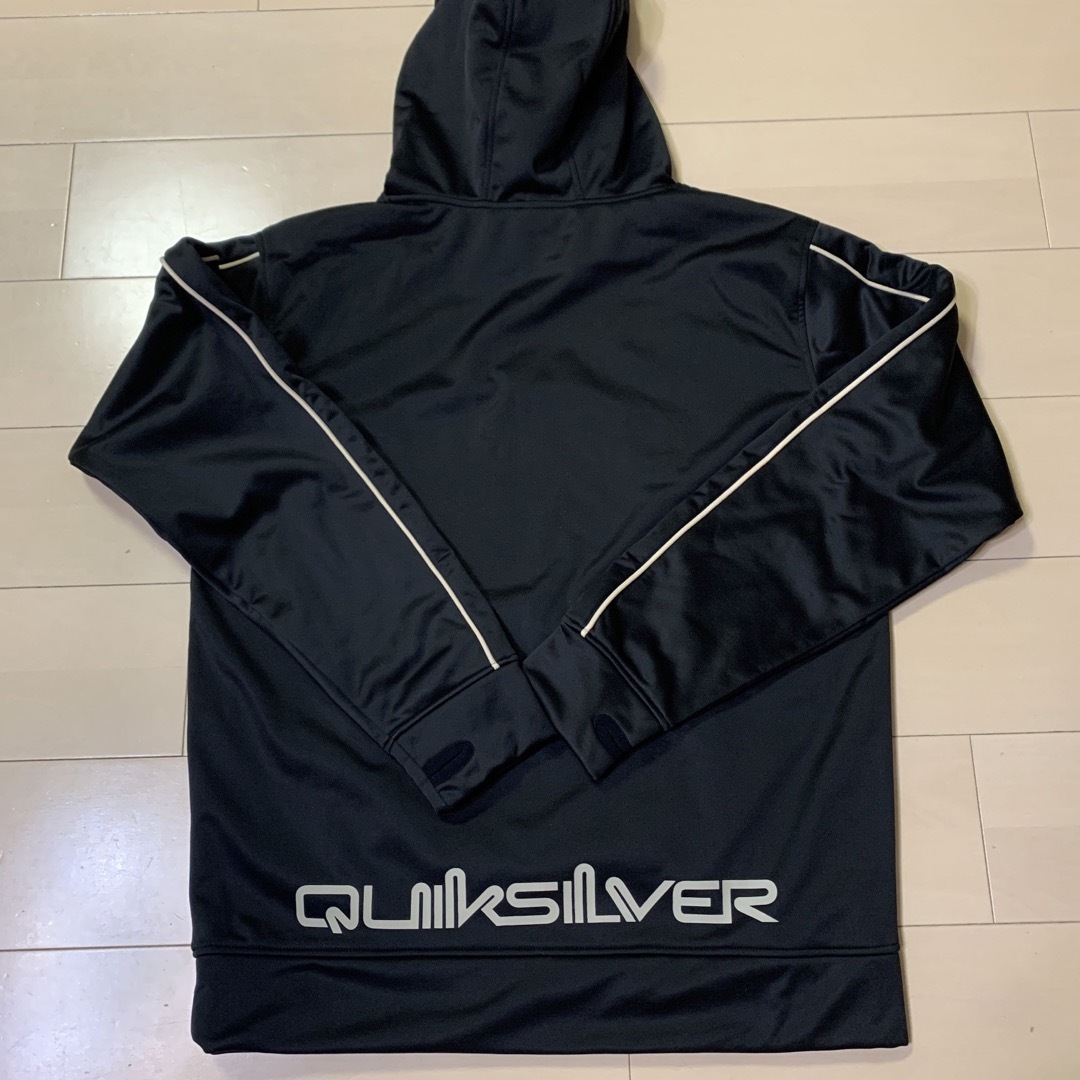 QUIKSILVER(クイックシルバー)のクイックシルバー　パーカー　新品　タグ付き メンズのトップス(パーカー)の商品写真