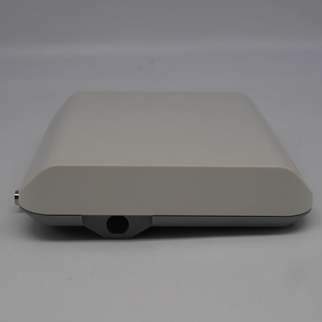 SHURE UA864A 壁面取付用広帯域アンテナ(650-952MHz) カメラ SHURE UA864A 壁面取付用広帯域アンテナ(650-952MHz) カメラ
