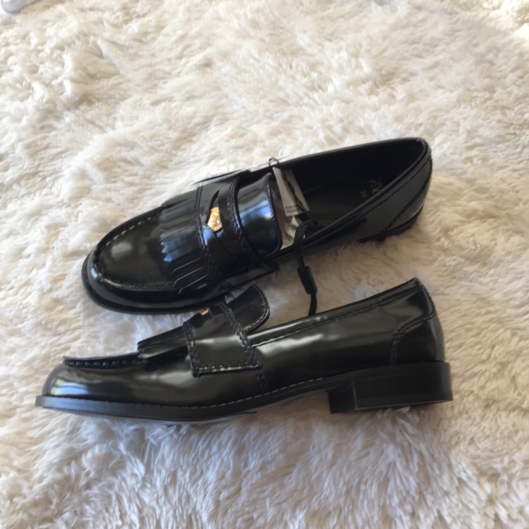 ZARA フラットローファー メタルディテール 完売品 未使用 新品 ZARA フラットローファー メタルディテール 完売品 未使用 新品