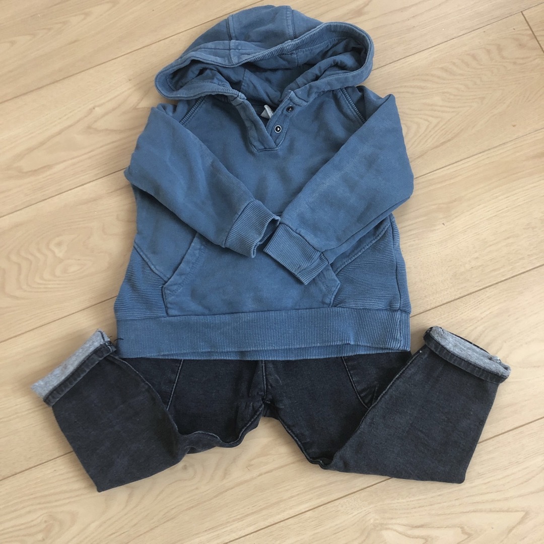 ZARA KIDS(ザラキッズ)のジーンズとフード付きセット キッズ/ベビー/マタニティのキッズ服男の子用(90cm~)(その他)の商品写真