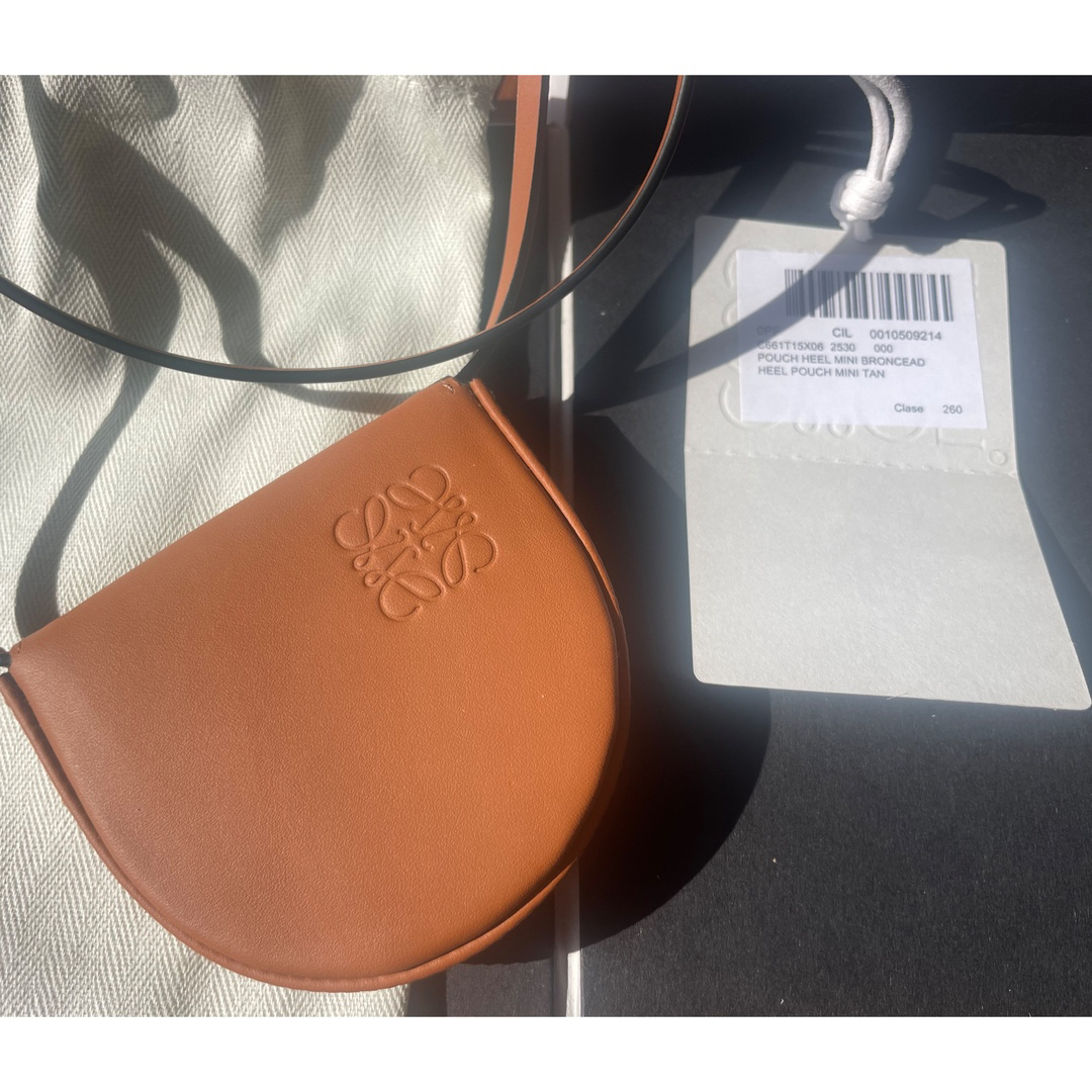 LOEWE(ロエベ)のLoewe ロエベ　未使用　pouch heel mini コイン レディースのファッション小物(コインケース)の商品写真