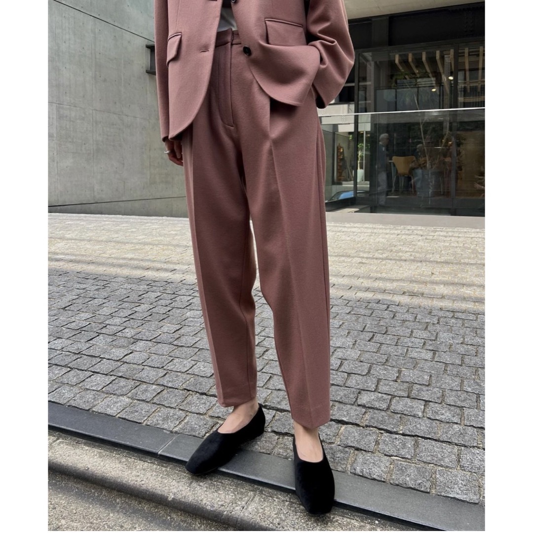 CLANE(クラネ)の【CLANE】WOOL LINE TUCK PANTS レディースのパンツ(クロップドパンツ)の商品写真