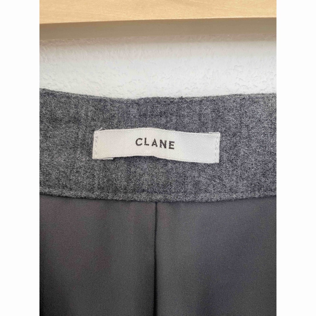 CLANE(クラネ)の【CLANE】WOOL LINE TUCK PANTS レディースのパンツ(クロップドパンツ)の商品写真