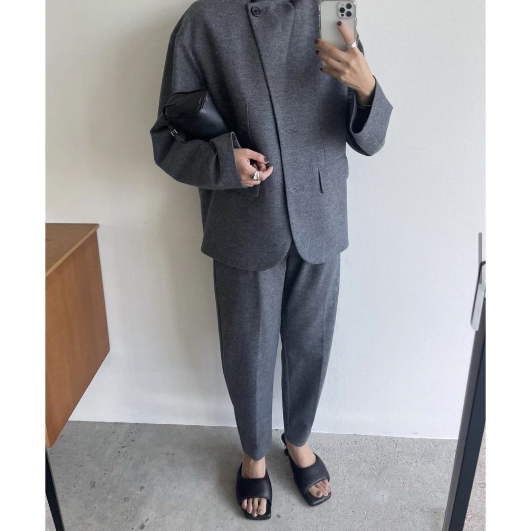 CLANE(クラネ)の【CLANE】WOOL LINE TUCK PANTS レディースのパンツ(クロップドパンツ)の商品写真