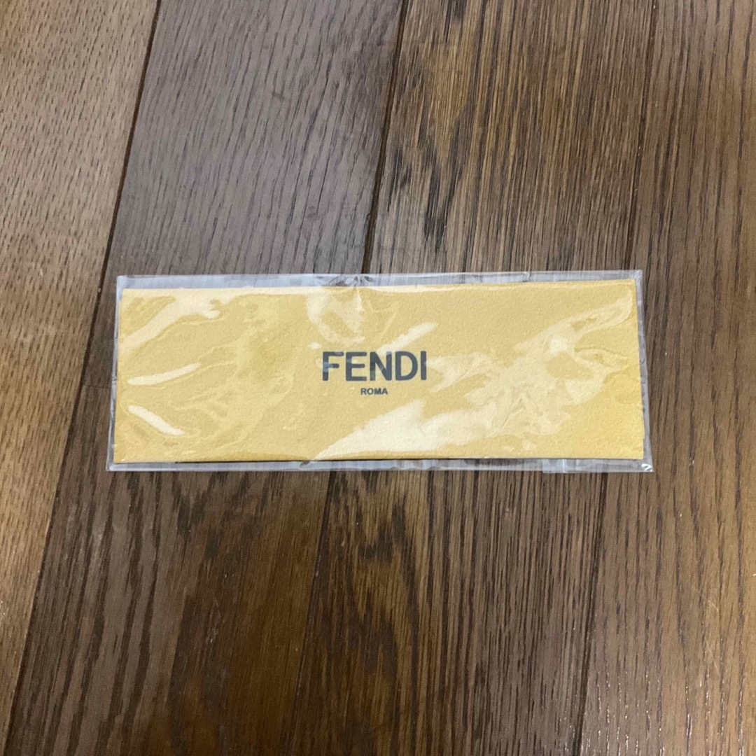 FENDI(フェンディ)の正規新品　フェンディ　サングラス　ケース　メガネ拭き付き レディースのファッション小物(サングラス/メガネ)の商品写真