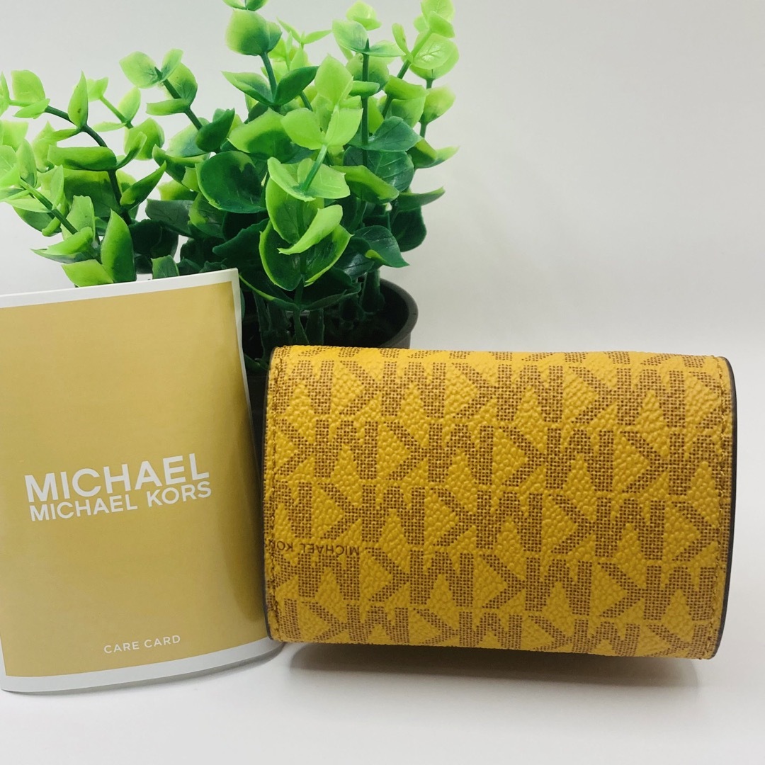 新品 マイケルコース MICHEAL KORS 三つ折り財布 イエロー　希少