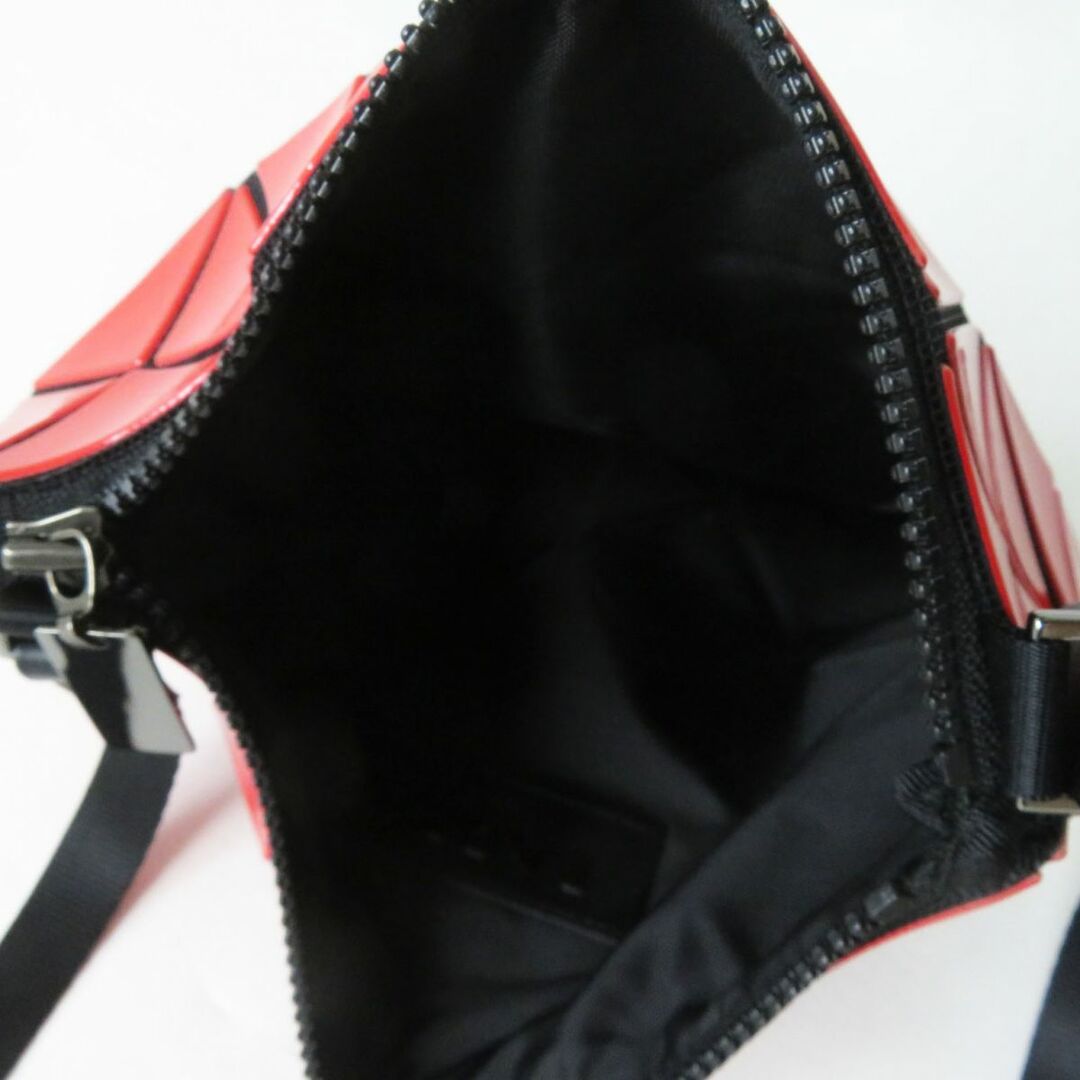 極美品◎正規品 日本製 BAO BAO ISSEY MIYAKE バオバオ イッセイミヤケ BB33-AG262 ルーセント クロス ボディ/ショルダーバッグ 赤×黒 6