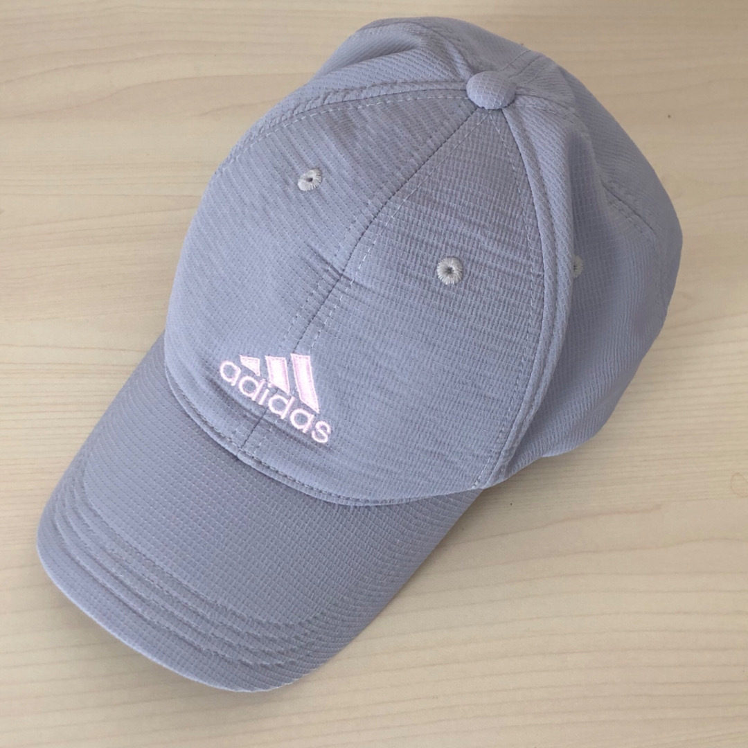 adidas(アディダス)のadidas キャップ　ライトグレー レディースの帽子(キャップ)の商品写真