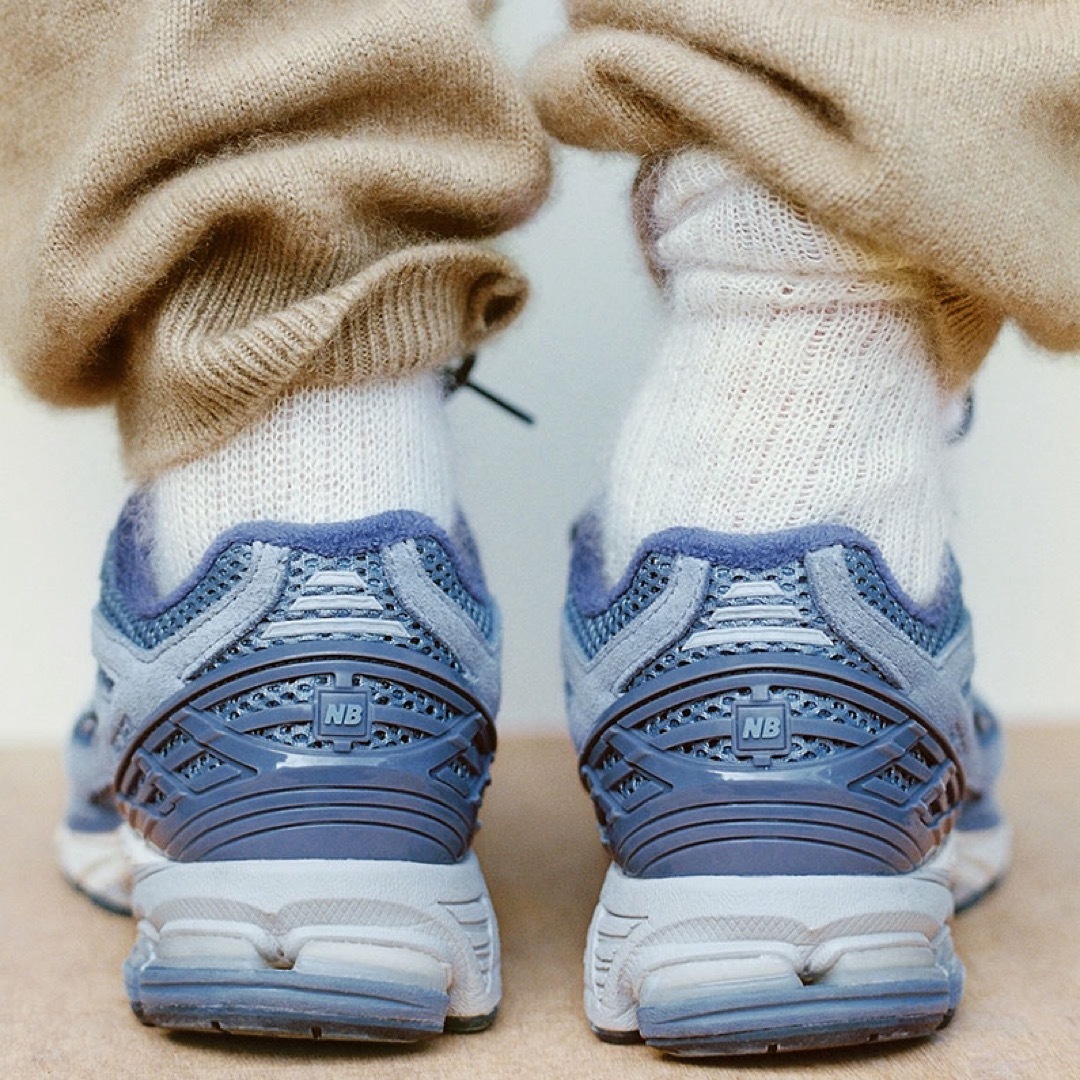 AURALEE(オーラリー)の【新品】AURALEE × New Balance 1906Rスニーカ メンズの靴/シューズ(スニーカー)の商品写真