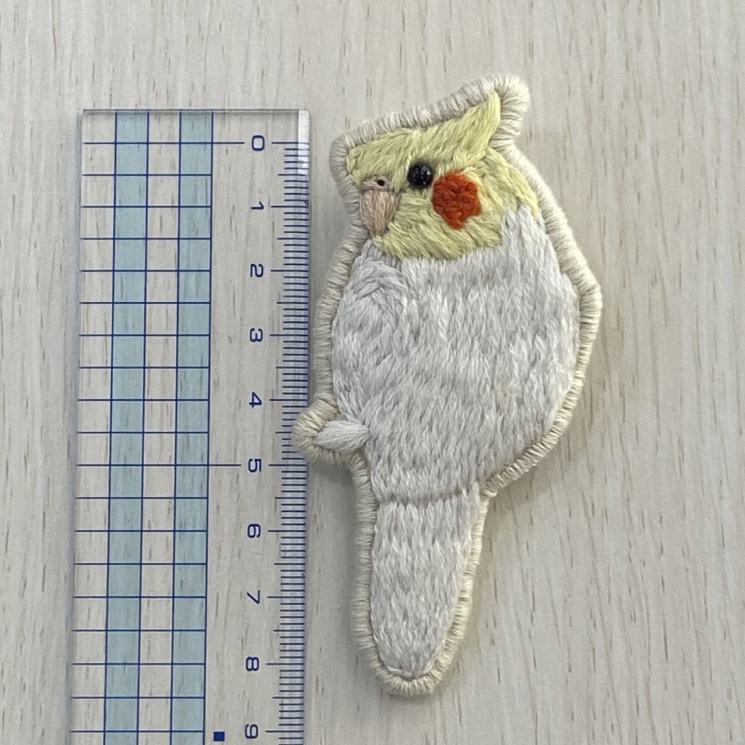 鳥の刺繍ブローチ ハンドメイド ハンドメイドのアクセサリー(コサージュ/ブローチ)の商品写真