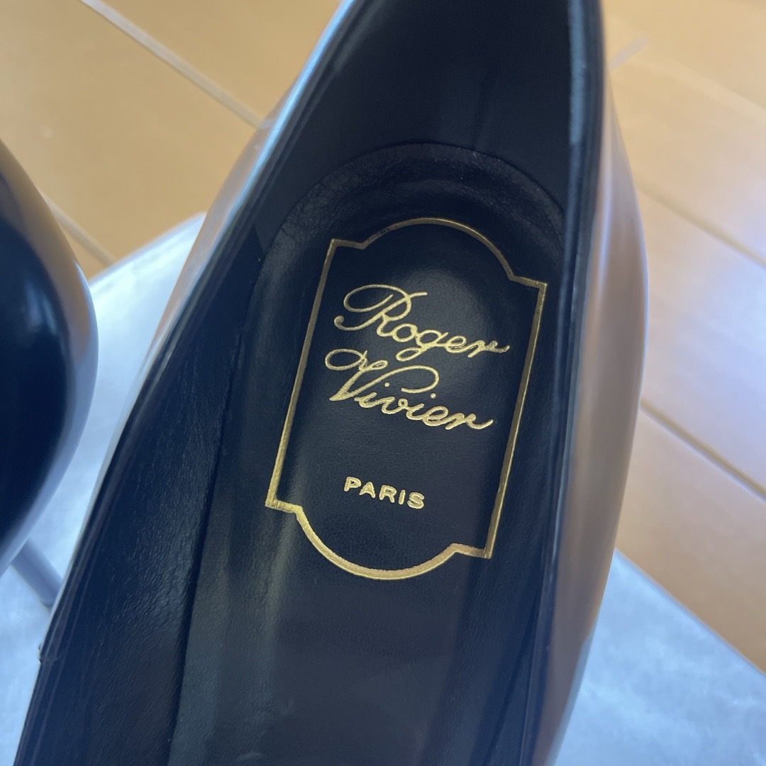 ROGER VIVIER(ロジェヴィヴィエ)のロジェヴィヴィエ 黒パンプス レディースの靴/シューズ(ハイヒール/パンプス)の商品写真