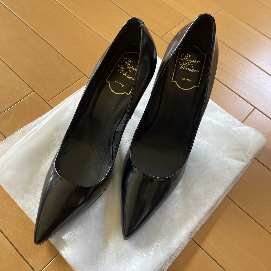 ROGER VIVIER - ロジェヴィヴィエ 黒パンプスの通販 by yuno's shop
