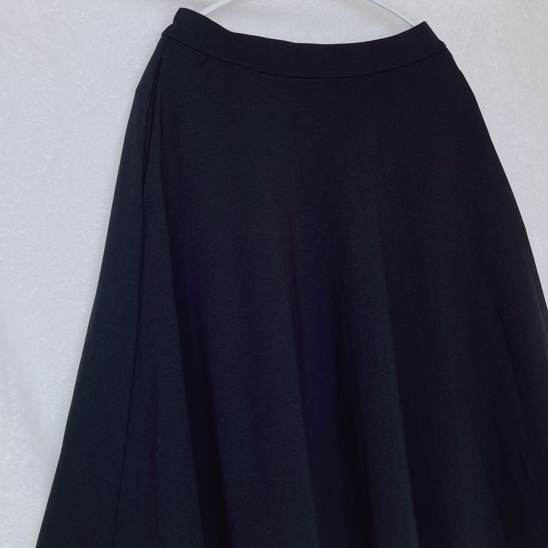 GU(ジーユー)のGU ゆったり ふんわり ひざ丈 シンプル スカート 黒 L ストレッチ レディースのスカート(ひざ丈スカート)の商品写真