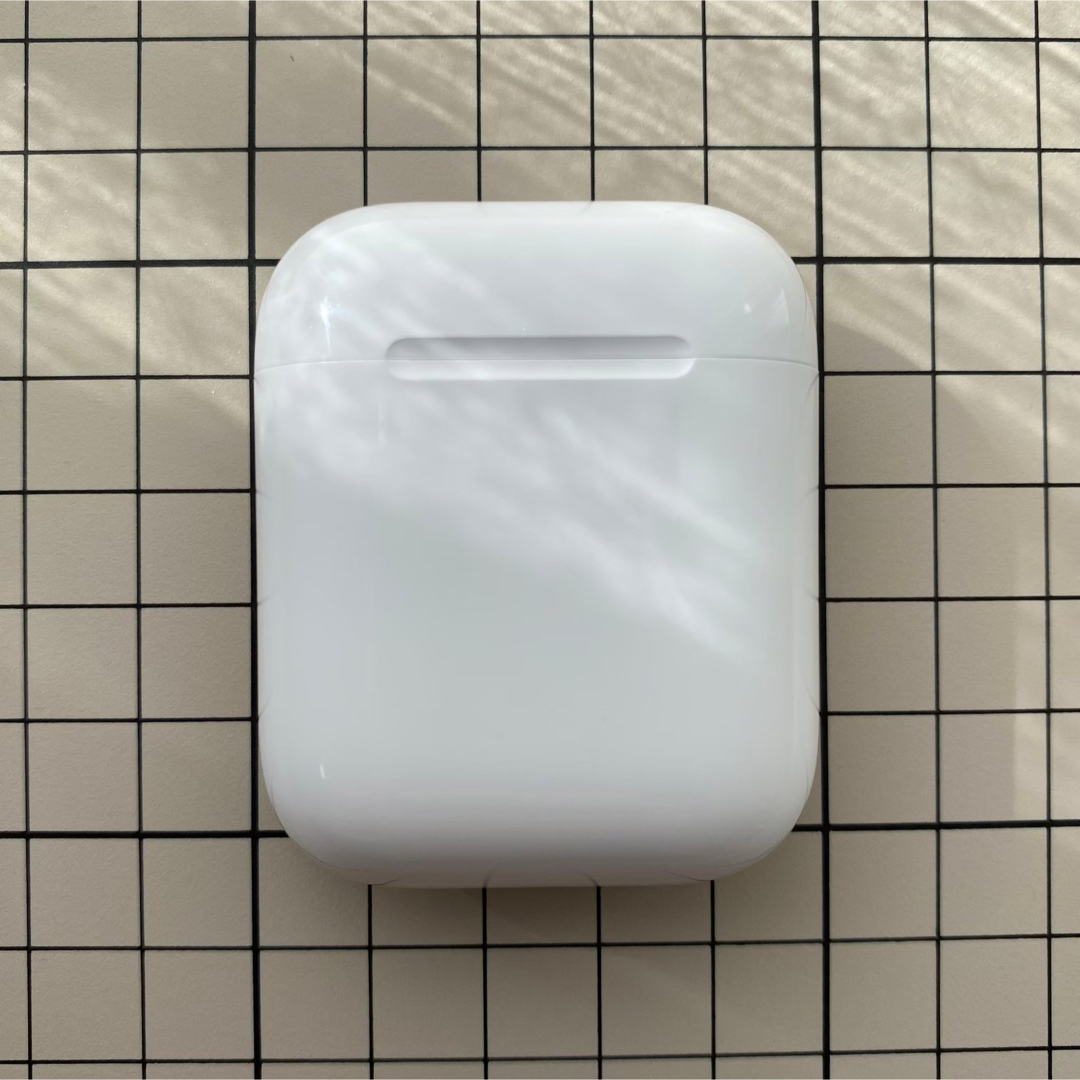 Apple(アップル)のAirPods 充電器　第一世代　第1世代　充電ケース　本体　ケース　A160 スマホ/家電/カメラのオーディオ機器(ヘッドフォン/イヤフォン)の商品写真