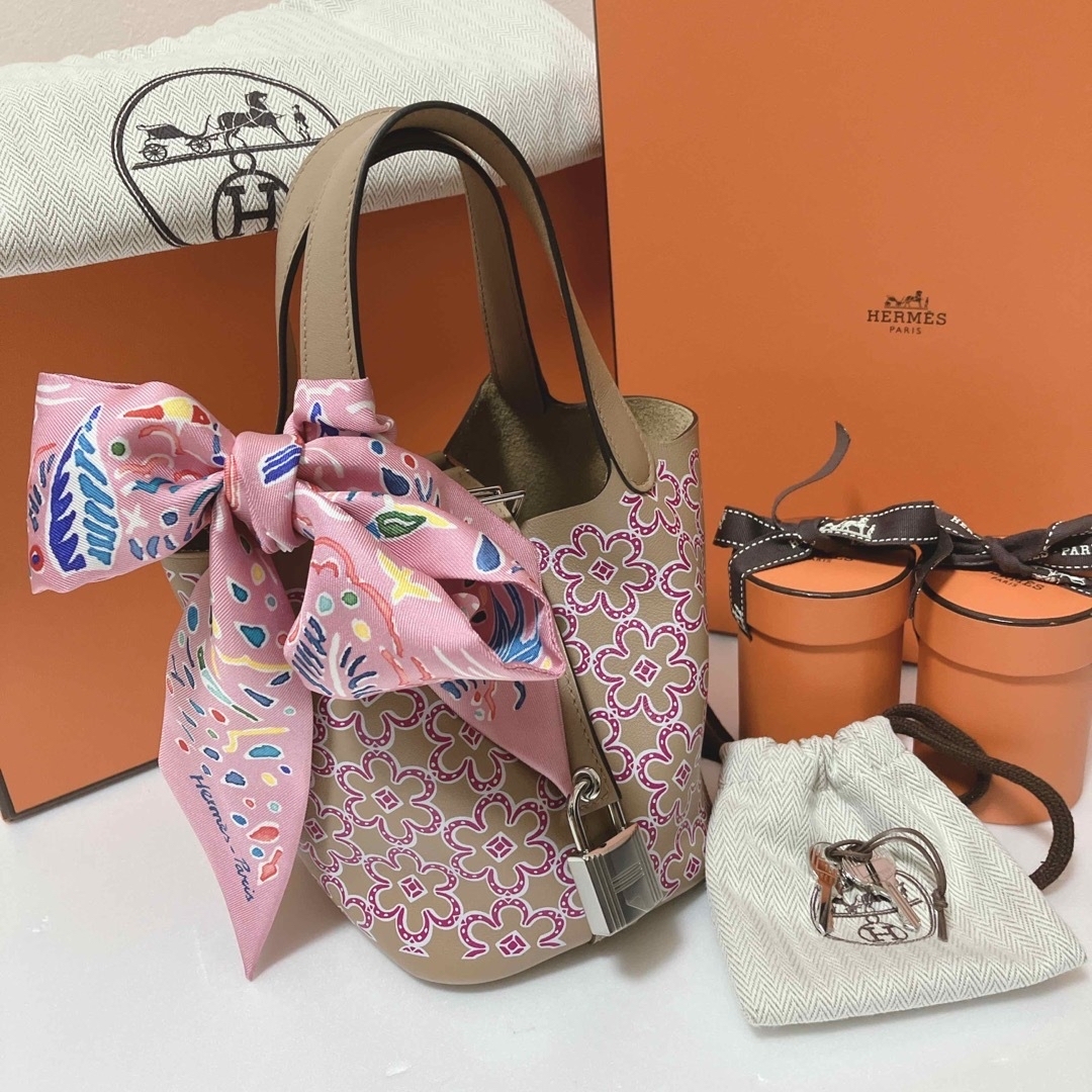 Hermes(エルメス)の専用♡新作 エルメス ピコタン ロック ミクロラッキー デイジー B刻印 正規品 レディースのバッグ(ハンドバッグ)の商品写真