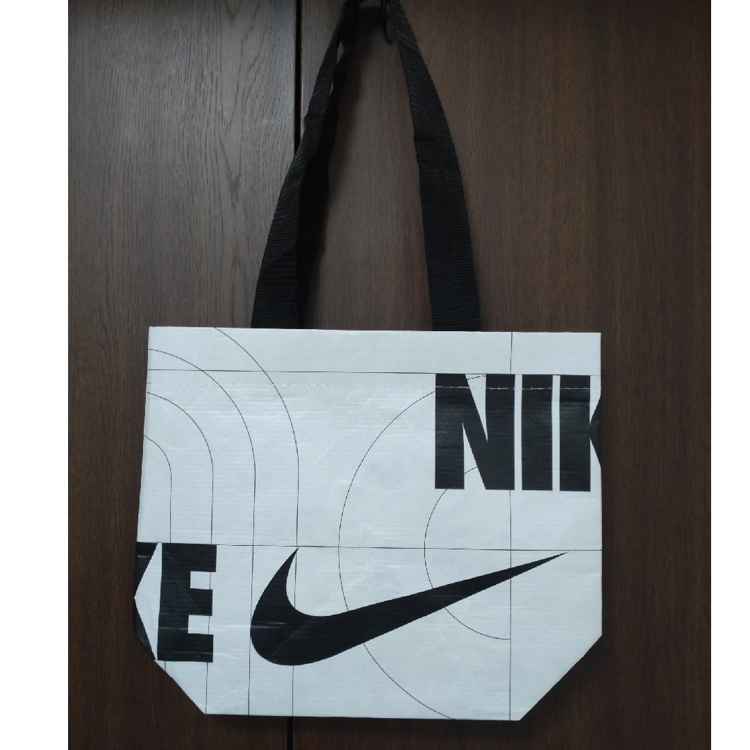 NIKE(ナイキ)のNIKE【ショップ袋】 レディースのバッグ(ショップ袋)の商品写真